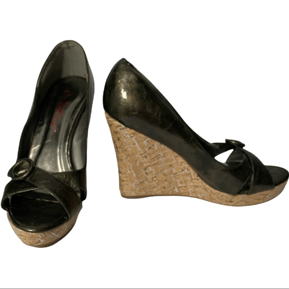 GO FRESH  BROWN PATENT SHINE PLATFORM SHOES